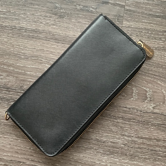 SOLD! Michael Kors Wallet - Picture 2 of 5